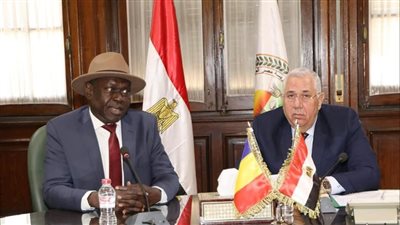 وزير الزراعة يبحث مع نظيره التشادي سبل التعاون في الأنشطة الزراعية المختلفة