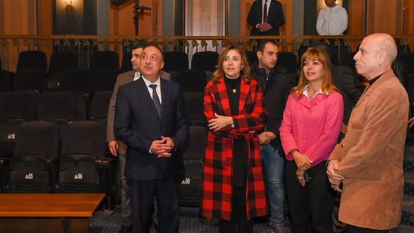 وزيرة الثقافة تتابع