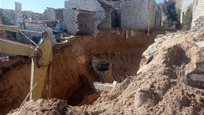 أول صور من موقع انهيار بئر على شاب أثناء البحث عن الآثار بقنا