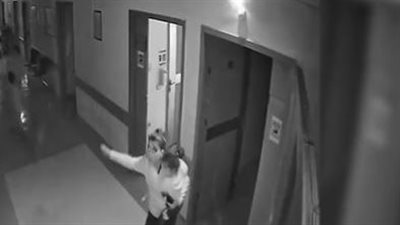 ممرضة ترفض مغادرة المستشفى أثناء الزلزال لتنقذ طفلًا كان وحيدًا في غرفته| فيديو