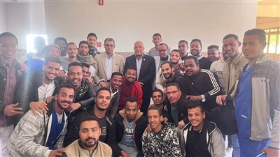 تفاصيل لقاء رئيس جامعة أسوان مع طاقم تمريض المستشفى الجامعي لسماع شكاواهم