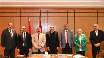رئيس جامعة الفيوم يترأس اجتماع اللجنة العليا لمشروع التنور المجتمعي
