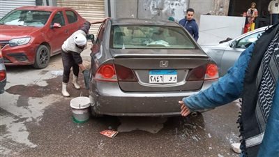 تحرير محاضر بيئية للمتسببين في إتلاف الأسفلت بسبب غسيل السيارات بالطرق العامة بالعجوزة