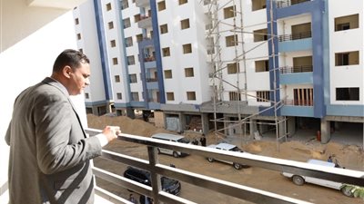 محافظ الدقهلية يتابع تنفيذ أعمال مشروع مساكن الجلاء ضمن تطوير عواصم المحافظات