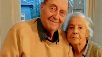 زوجان يحتفلان بعيد الحب الـ 71: الاحترام هو مفتاح الزواج السعيد