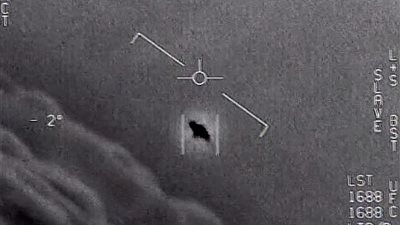 بعد الحديث عن كائنات فضائية.. قصة رصد أجسام طائرة مجهولة بأمريكا وإسقاط عدد منها