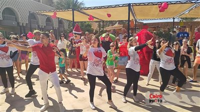 فلانتين الغردقة.. رقص وضحك على شواطئ المدينة السياحية| صور وفيديو 