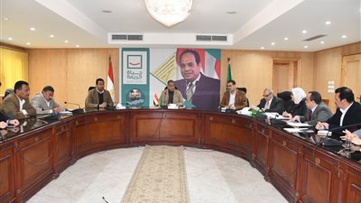 محافظ الفيوم يبحث مع المسئولين آليات النهوض بالثروة الحيوانية 