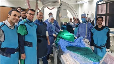 إجراء قسطرة علاجية نادرة  لمسنة بأسيوط الجامعي