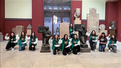 المتحف المصري يستقبل فرق الكورال الروماني المشاركة في مهرجان أسوان الدولي للفلكلور والفن | صور 