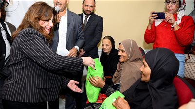 وزيرة الهجرة تنسق مع المستشفى الجامعي بأسوان تنظيم زيارات لخبراء من الأطباء بالخارج