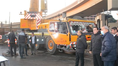 محافظ القليوبية: اصطدام  ونش محمل بحفار تسبب في سقوط الكوبري دون خسائر بشرية وجار ضبط السيارة المتسببة بالحادث 