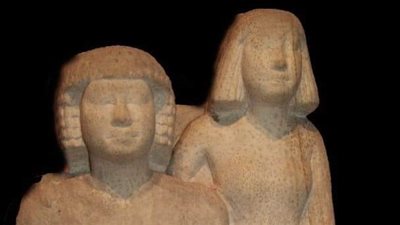 متحف آثار الغردقة يعلن عرض تمثالين لرجل وزوجته يعودان إلى الدولة القديمة 