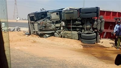 انقلاب سيارة نقل محملة بـ 22 طن برتقال في المنوفية