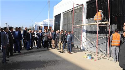 وزير التنمية المحلية يتابع التجهيزات النهائية لمشروعات المدارس وطب الأسرة في المنيا