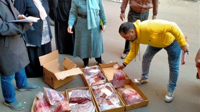 ضبط سيارة مجهولة المصدر تبيع لحومًا فاسدة بحدائق القبة