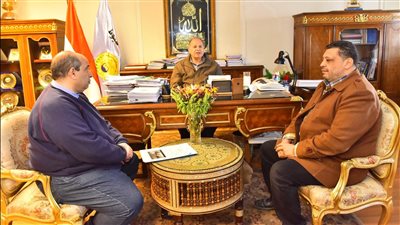 محافظ أسيوط يتابع مستجدات ملف تقنين أراضي الدولة ومعدلات الإنجاز بالمنظومة