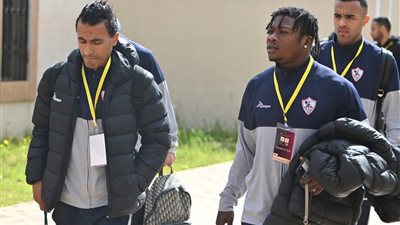 حافلة الزمالك تصل ستاد شهداء بنينا لمواجهة المريخ السوداني | صور