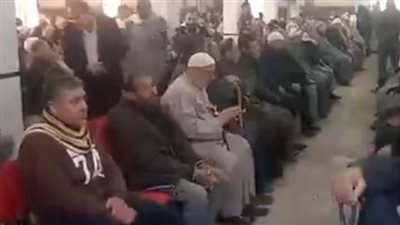 الحزن يُخيم على أهالي الدقهلية بعد وفاة عريس وحماته في حادث انقلاب ميكروباص بترعة | بث مباشر