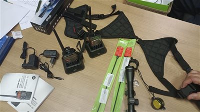 ضبط راكب بمطار القاهرة بحوزته منظار وجراب سلاح ناري