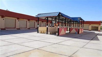 إنذارات بالسحب لأصحاب المحلات المغلقة في سوق الفرافرة بالوادي الجديد