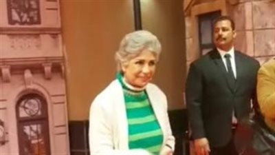 سوسن بدر ولميس الحديدي يحضران العرض الأول لـ مسرحية شارلي تشابلن في مصر | صور