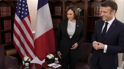 الرئيس الفرنسي: نعمل بجد بشأن مستقبل السيارات الكهربائية
