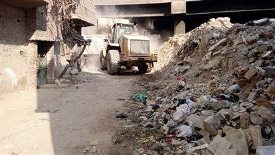 محافظة القاهرة: رفع 2000 طن مخلفات أسفل الطريق الدائري بالبساتين