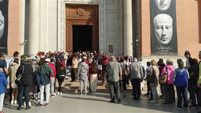 إقبال كبير من الزائرين على زيارة المتحف المصري بالتحرير| صور 
