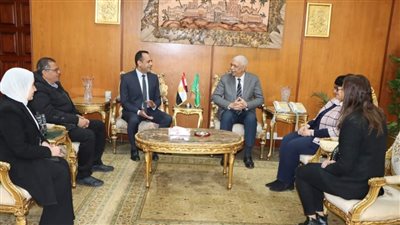 رئيس جامعة المنوفية يناقش توفير الأجهزة التعويضية للطلاب من ذوي الهمم بالمجان 