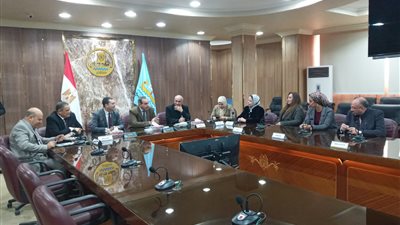 محافظ كفر الشيخ للنواب: افتتاح المدرسة النسيجية لتوفير فرص عمل للدارسين في الإجازة