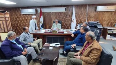 الفرافرة تبحث آخر مستجدات موقف التقنين وموقف المتقاعسين عن سداد مستحقات الدولة بالوادي الجديد