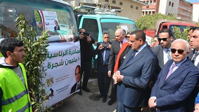 وزيرا التنمية المحلية والتعليم يشهدان اصطفاف 45 سيارة تضم 130 ألف شجرة بالبحيرة 