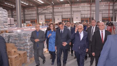 وزيرا التنمية المحلية والتعليم يتفقدان مخازن الجملة بالمنطقة اللوجستية بدمنهور