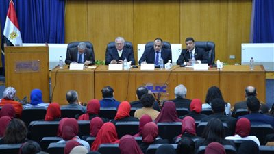 آداب الإسكندرية تعقد ندوة تثقيفية عن الخطاب الوطني في ظل التحديات والمتغيرات الدولية