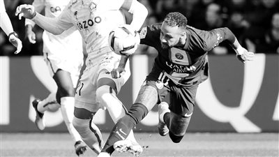 رسميًا.. باريس سان جيرمان يعلن طبيعة إصابة نيمار 