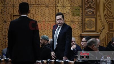 بحضور عصام كاريكا وتوفيق عكاشة.. المطرب حكيم يتلقى عزاء شقيقه بمسجد الشرطة بأكتوبر| بث مباشر 