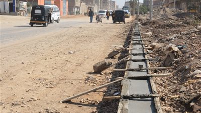 محافظ القليوبية يتابع أعمال تطوير ورصف طريقين بالقناطر الخيرية