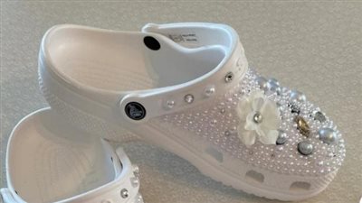 بسعر يصل لـ 5000 جنيه.. تداول صور لـ كروكس مرصع بالألماس لحفلات الزفاف بالأسواق 