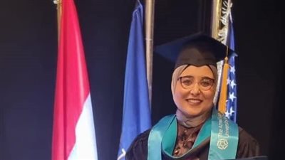 وزيرة الهجرة تهنئ سلمى صقر معاونة الوزارة لحصولها على الماجستير 