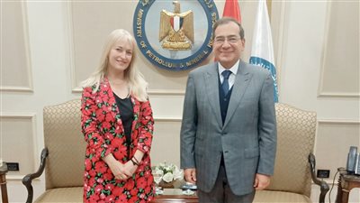 وزير البترول يبحث مع السفيرة الأيرلندية فرص التعاون المشترك