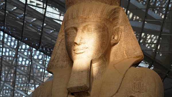 الشمس تتعامد على