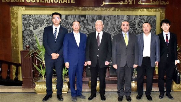 محافظ الأقصر ونائبة