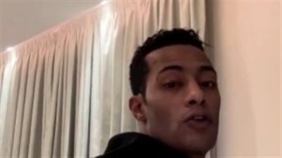 محمد رمضان يجري حافي القدمين في فندق بالرياض بسبب الزلزال