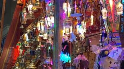 انتشار شوادر بيع فوانيس وزينة رمضان بالأقصر.. وأحد البائعين: الطلب أكتر على الفانوس الصاج | بث مباشر