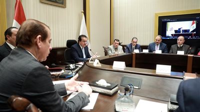 وزير الصحة يوجه بزيادة أعداد الفرق الطبية وفقا للاحتياج الفعلي لمنظومة العمل