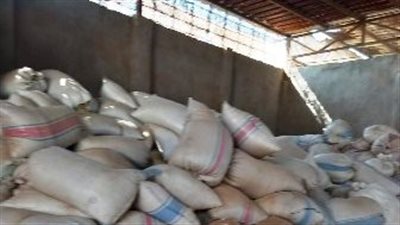 التحفظ على 62 طن أعلاف وخامات مجهولة المصدر في حملة تموينية بالشرقية