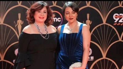 إلهام شاهين تعزي ابنة شقيقتها في وفاة جدتها: قلبي معكم