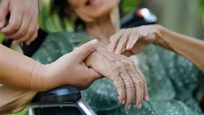 بعد 9 سنوات.. كيف تمكن العلماء من علاج امرأة أصيبت بالشلل بسبب السكتة الدماغية؟