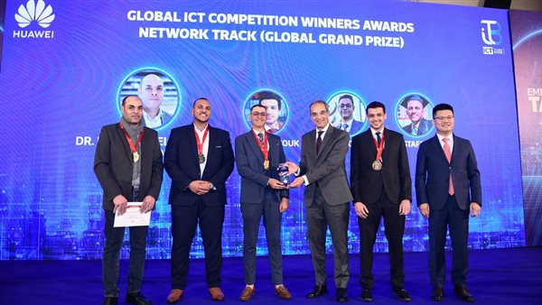 وزير الاتصالات وتكنولوجيا